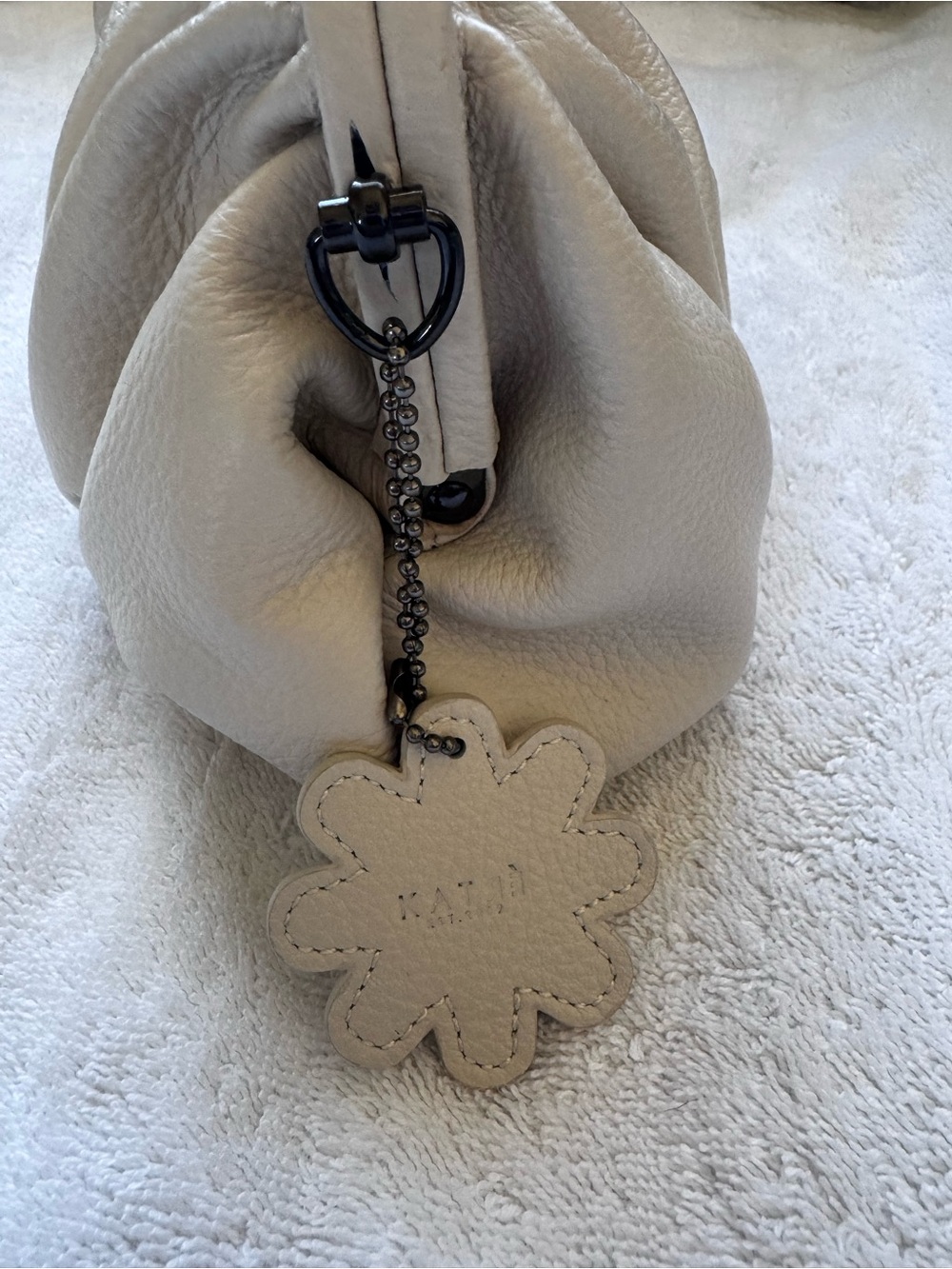 White Ruched Frame Clutch - Picture 4 of 9